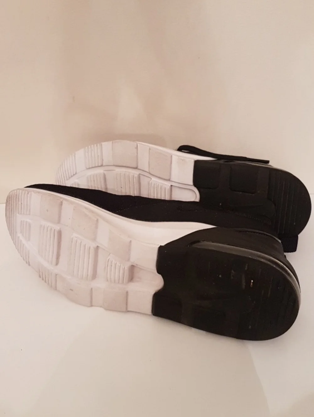 Nike Black & White Running Shoes - Picture 7 of 8